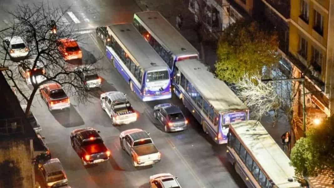 El Gobierno intervino y será normal el servicio nocturno de colectivos ...