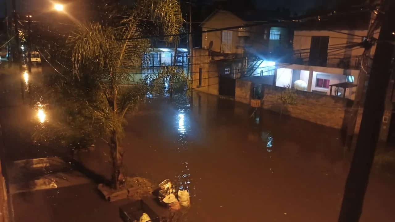Temporal en el AMBA: una mujer muerta, inundaciones y voladura de ...