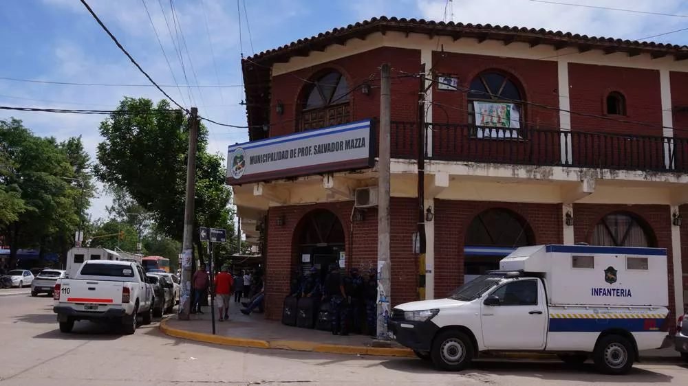Violento asalto en Salvador Mazza: robaron una camioneta a mano armada en un lavadero