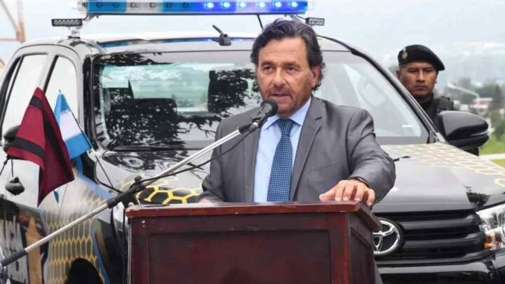 móviles a la Policía de Salta