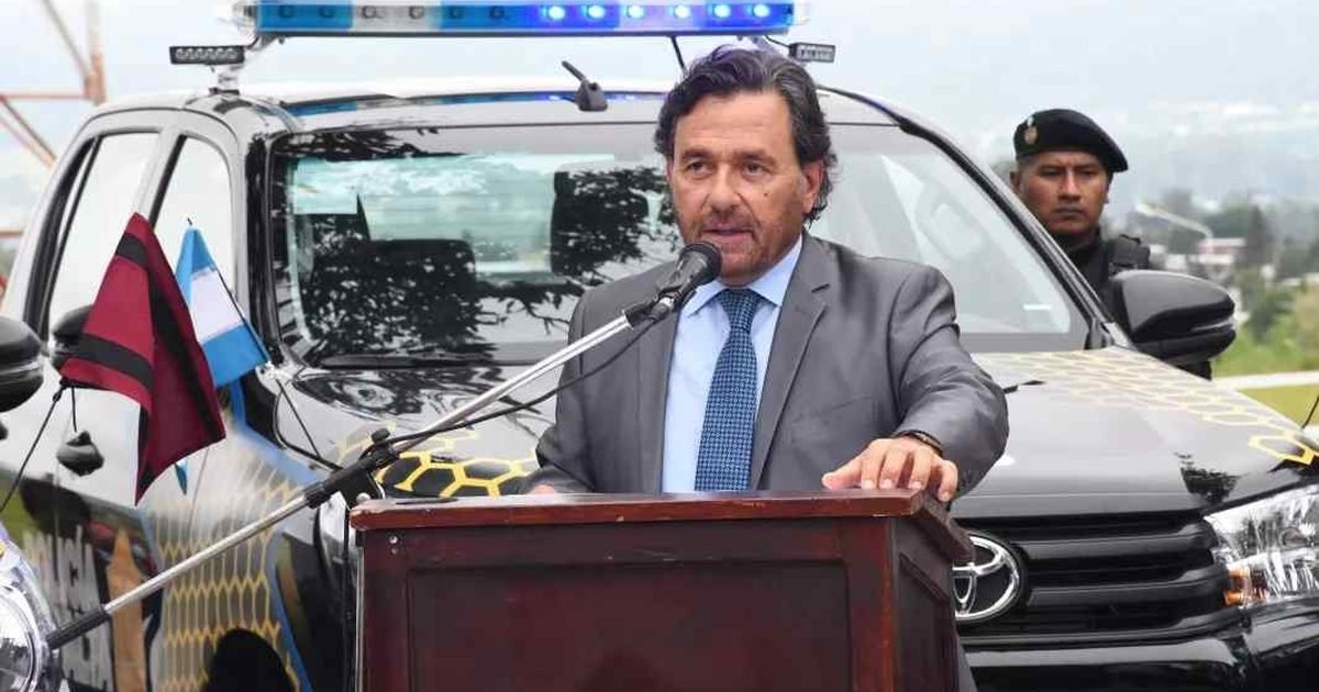 móviles a la Policía de Salta