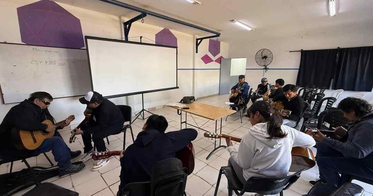 clases de guitarra barrio Miguel Ortiz