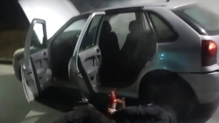 hombre inconsciente incendio vehicular