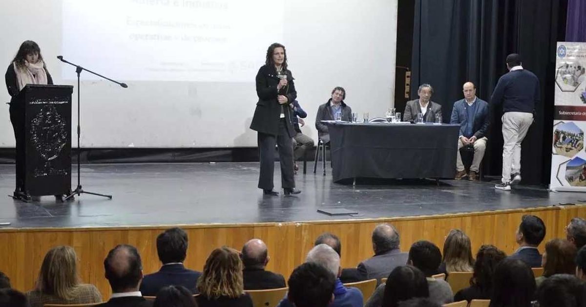 capacitar a estudiantes técnicos en minería