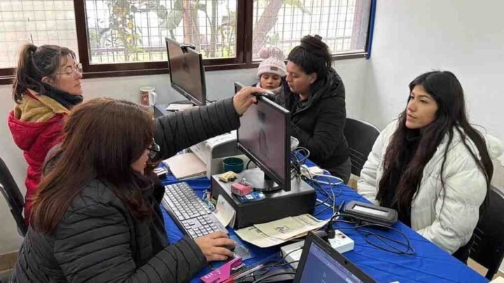 trámite de DNI en el CIC de Solidaridad
