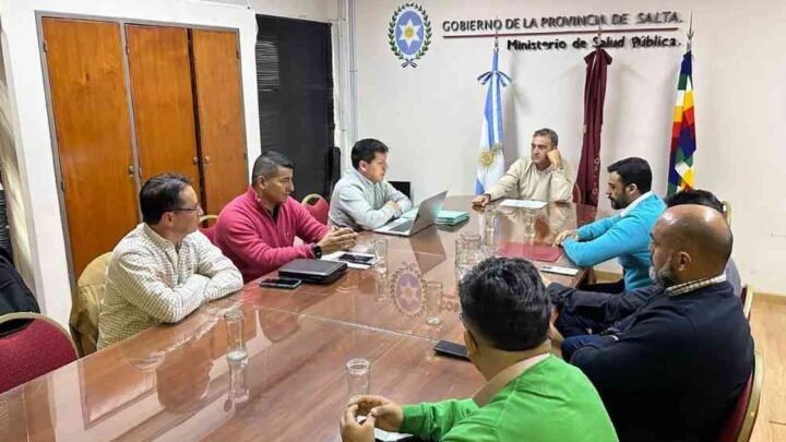 mesa de trabajo con obras sociales