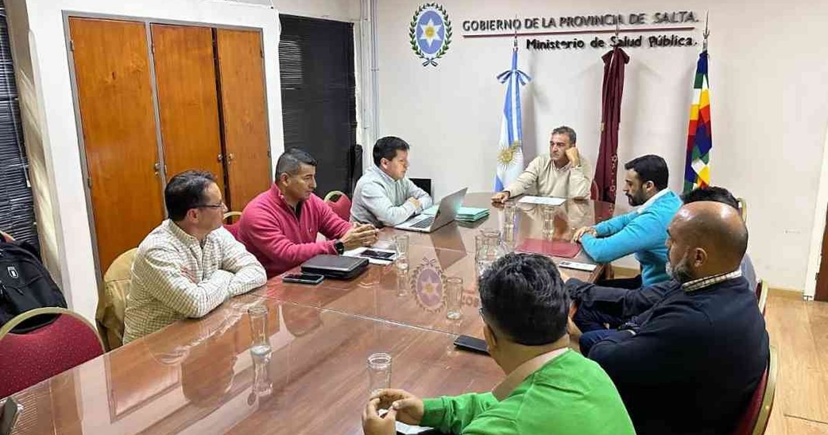mesa de trabajo con obras sociales
