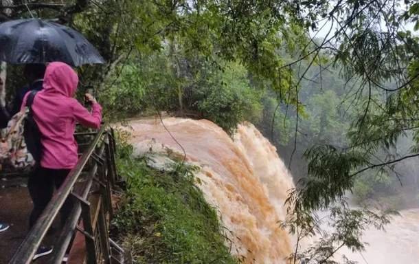 Cataratas del Iguazú: el caudal de agua alcanza niveles extraordinarios