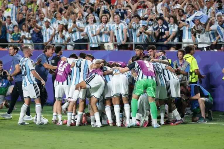 premio Mundial 2026 Selección Argentina asegura 27 millones dólares paso semifinales