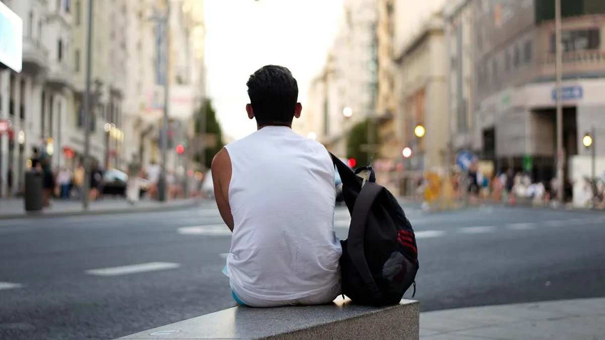 Crisis entre los jóvenes: más de 4 millones viven en condiciones vulnerables, no llegan a fin de mes y sufren depresión