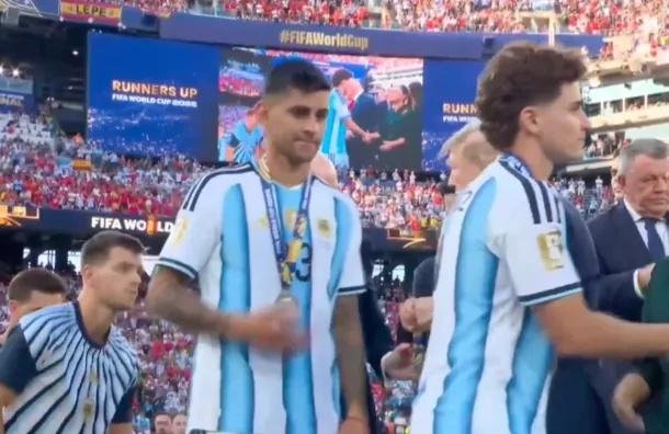 ¿Cuti Romero ignoró a Donald Trump en la entrega de medallas?
