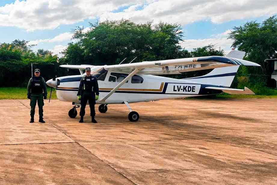 Detenidos dos bolivianos por intentar contrabandear una avioneta Cessna 210 en Salta