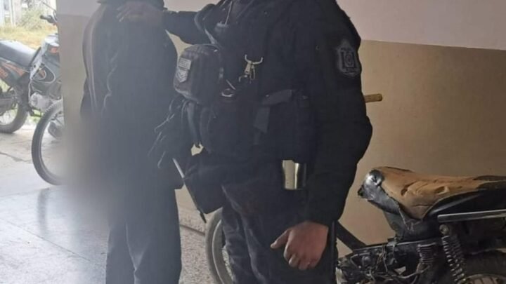 motociclista demorado con pedido de secuestro