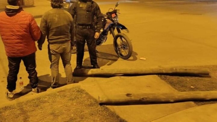 robo de postes en barrio 20 de Junio