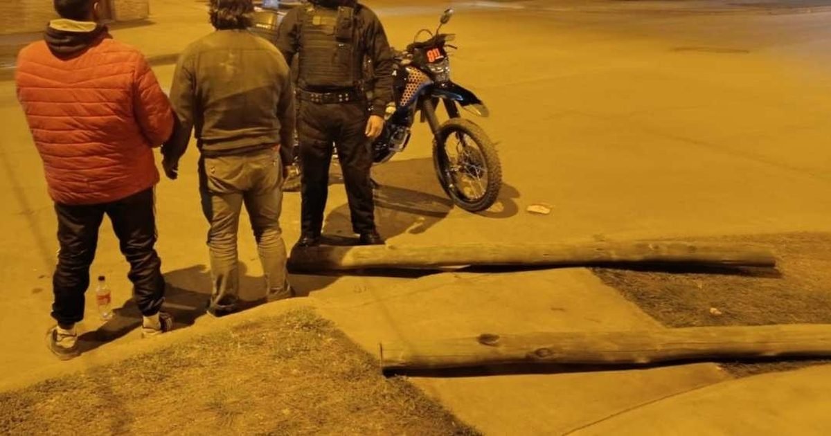 robo de postes en barrio 20 de Junio
