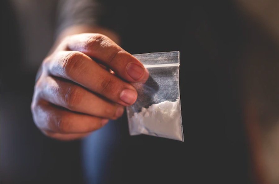 Fue encontrado con estupefacientes en un procedimiento por violencia familiar
