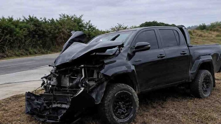 Ruta 50: un hombre salió despedido tras el vuelco de una camioneta