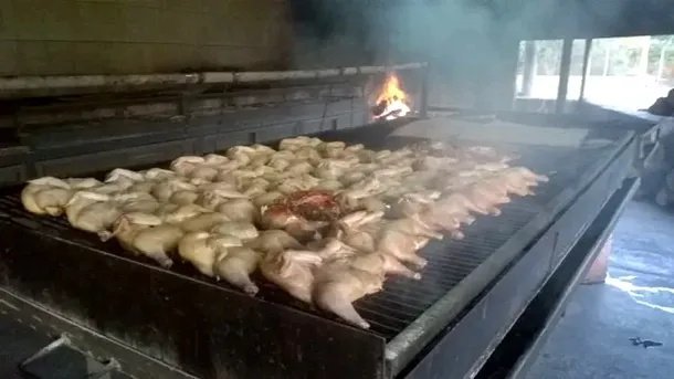 Intoxicación masiva en Coronel Pringles: más de 40 personas afectadas tras una pollada solidaria para una beba