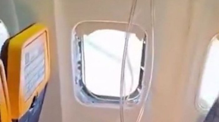 Emergencia en vuelo de Ryanair: ventanilla se desprendió y un pasajero fue parcialmente succionado
