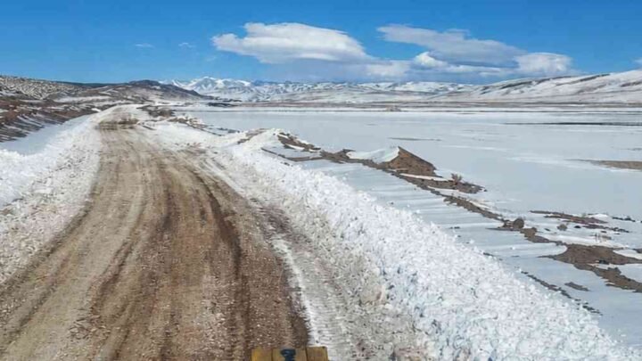 Intensas nevadas aíslan la mina Tincalayu: inician el despeje de caminos