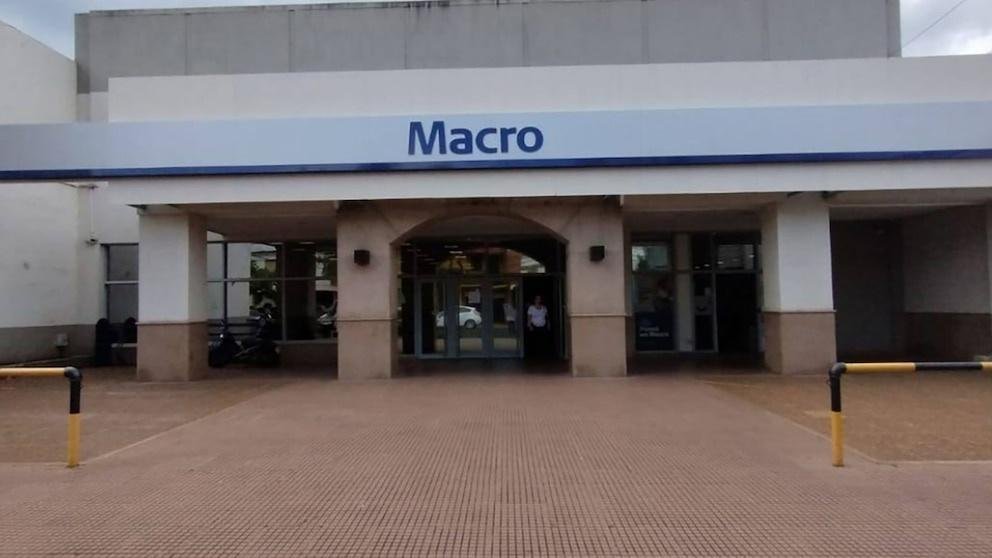 Tragedia en Posadas: un hombre falleció tras atragantarse con un chipá en un banco