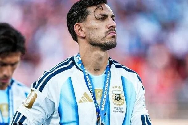 Leandro Paredes, con fisura en costilla, genera preocupación en Boca