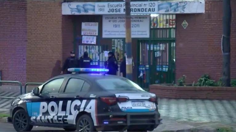 revólver en escuela Rosario Estudiante lleva es demorado policía