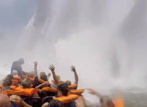 Trágico accidente en Cataratas del Iguazú: un turista fallecido tras el vuelco de una embarcación