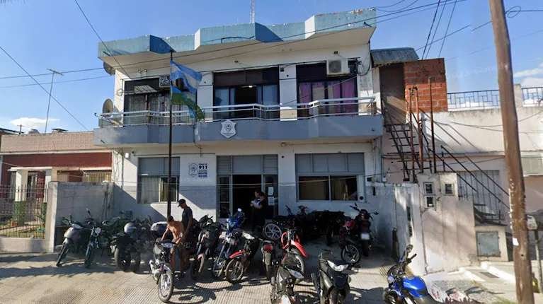 Tragedia en La Matanza: una oficial de policía se quita la vida frente a la comisaría