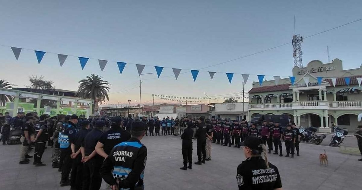 Operativo policial en Colonia Santa Rosa y Orán