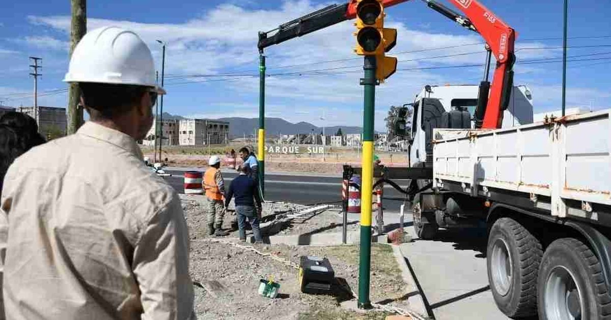 colocaron nuevos semáforos avenida Ex Combatientes