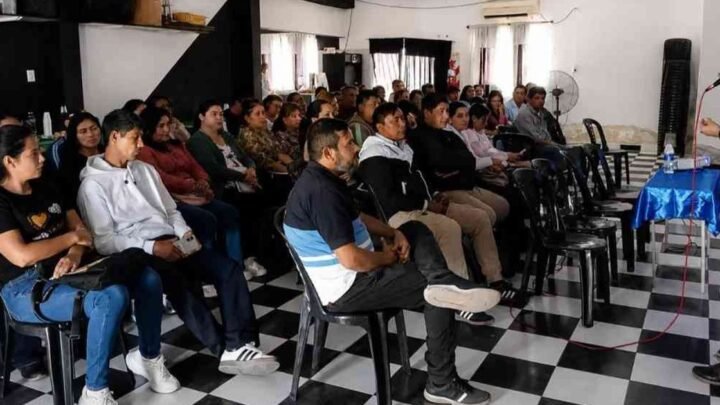 Educación capacita docentes directivos potenciar huertas