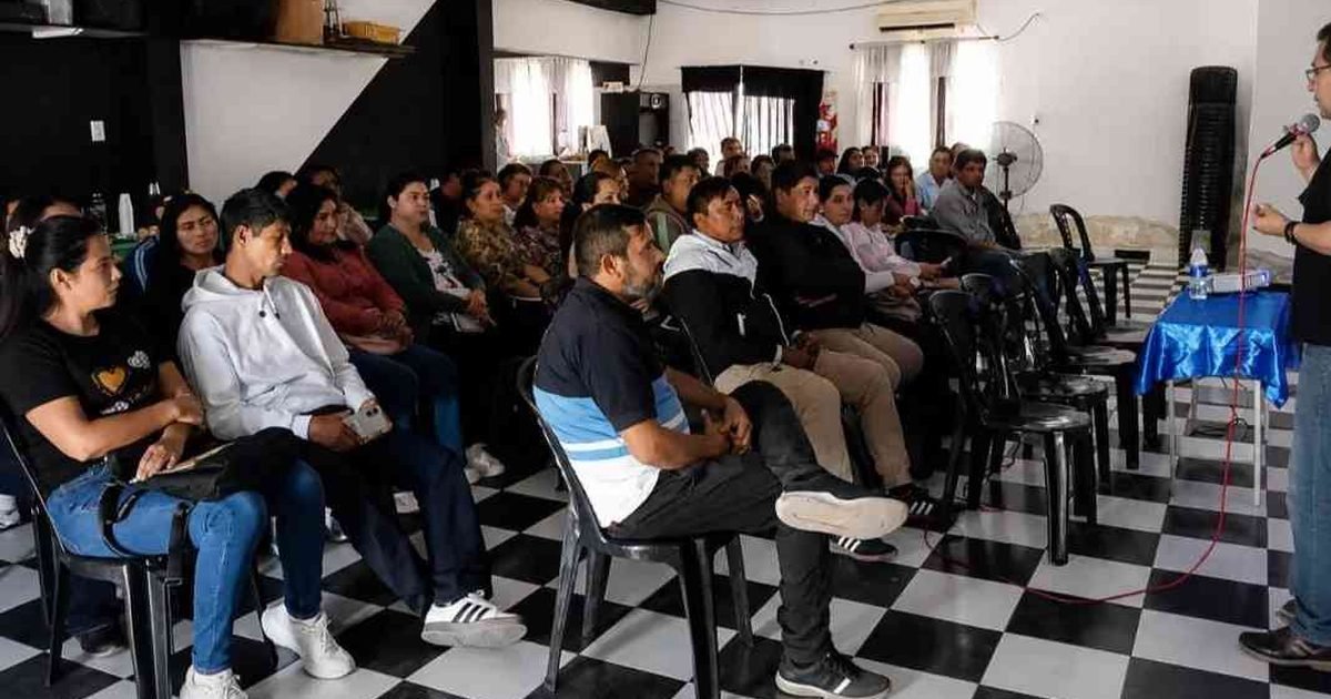 Educación capacita docentes directivos potenciar huertas