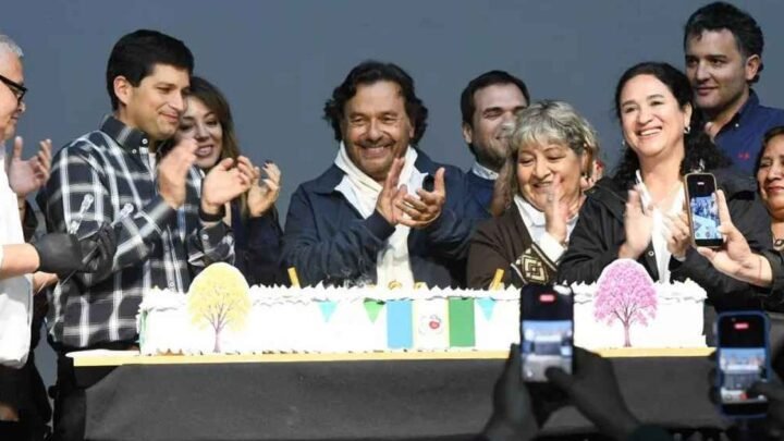 Sáenz acompañó pueblo Orán festejos 232