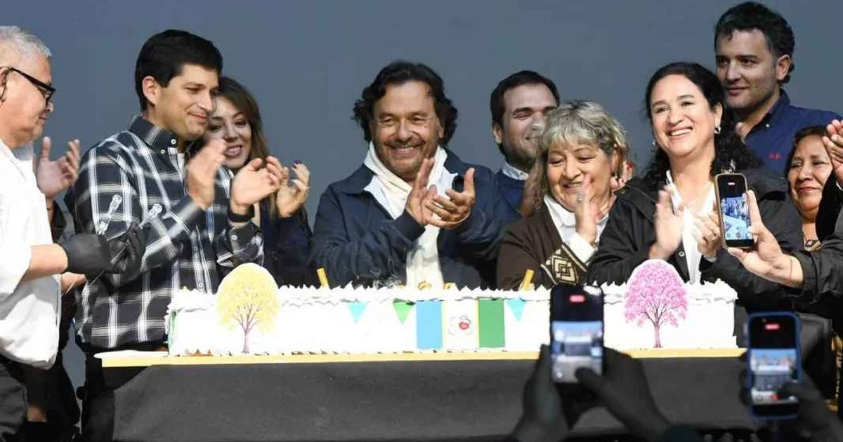 Sáenz acompañó pueblo Orán festejos 232
