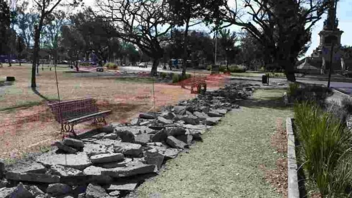 Municipalidad reconstruye caminerías Parque 20 Febrero