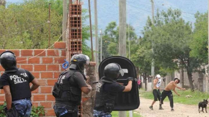 Brutal ataque a un policía en Rosario de Lerma: condenaron a uno de los agresores