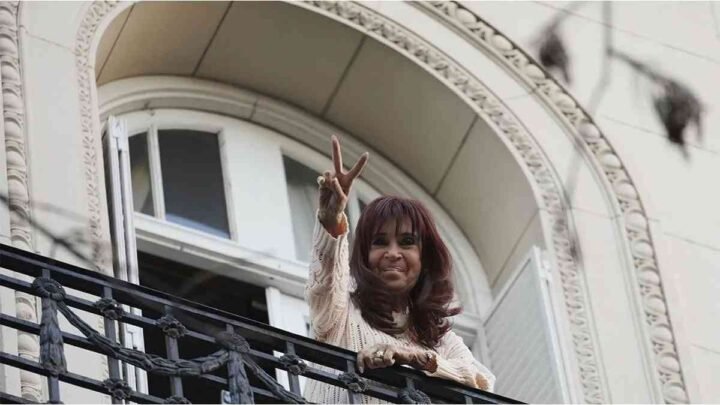 Causa Vialidad: la Justicia embargó el departamento donde cumple prisión domiciliaria Cristina Kirchner