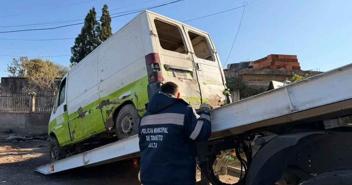 camioneta abandonada en 20 de Junio