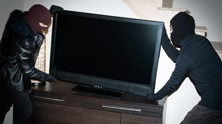 Condenados por el robo de un televisor en barrio Paz: un mayor recibió pena y un menor fue declarado responsable