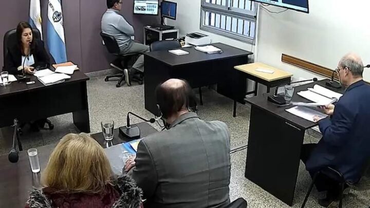 Corrientes: condenaron a una docente que extorsionaba a sus alumnas para aprobarlas