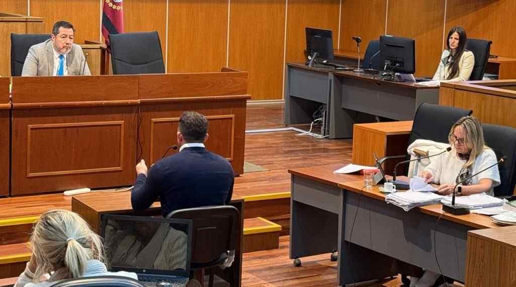 Juicio por la sustracción de una Amarok del Canchón Municipal: testimonios clave complican a los acusados