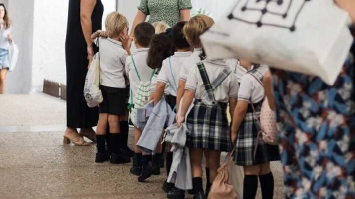 Crece la mora en colegios privados: familias pagan cuotas en partes