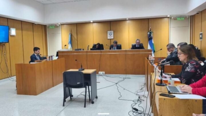 Juicio en Río Negro: cuatro policías acusados de torturar y privar de la libertad a dos adolescentes