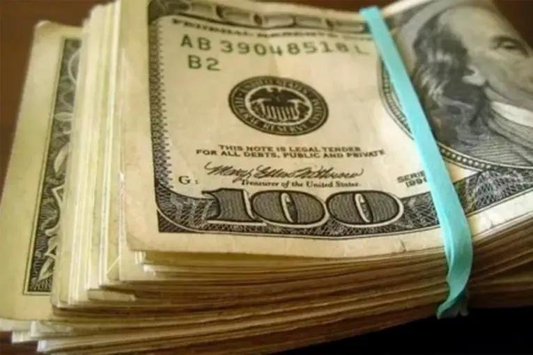 Investigan una millonaria extorsión en Colón: detuvieron a una mujer y secuestraron un vehículo