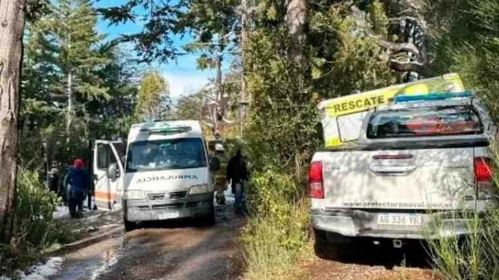 Despistaron por el hielo y cayeron con su auto al Nahuel Huapi: murió una nena y sus papás sufrieron lesiones