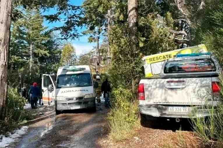 Despistaron por el hielo y cayeron con su auto al Nahuel Huapi: murió una nena y sus papás sufrieron lesiones