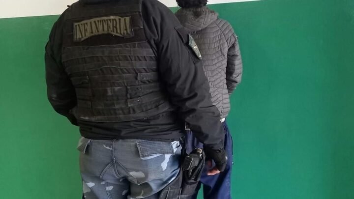 joven demorado en Oran
