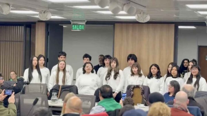 El Coro Nacional de Niños cantó en Diputados y estalló la bronca contra legisladores de Libertad Avanza