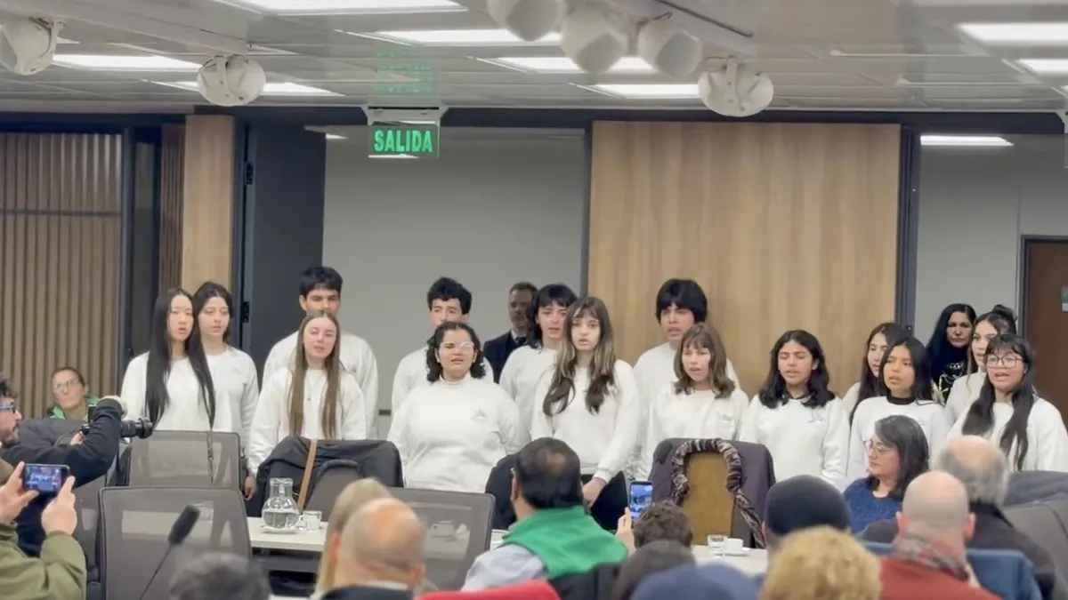El Coro Nacional de Niños cantó en Diputados y estalló la bronca contra legisladores de Libertad Avanza